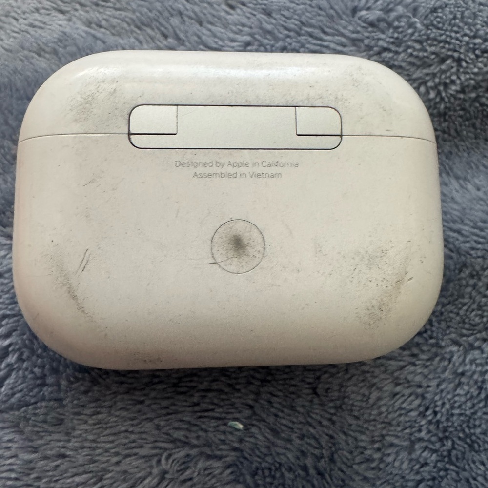 Apple AirPods Pro Gen 2 (case only)